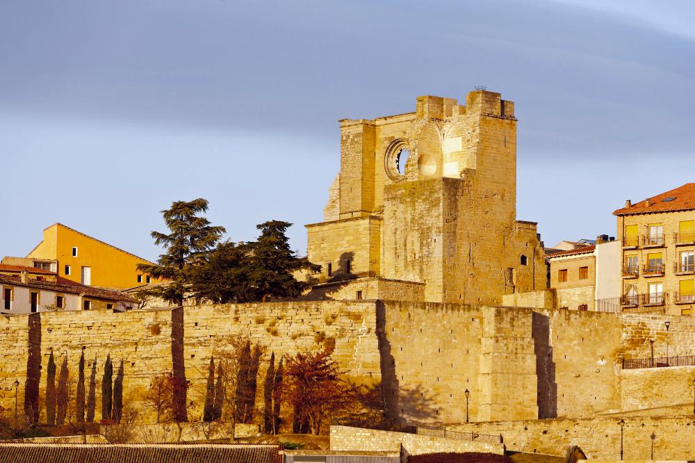 murallas e iglesia de San Pedro de Viana
